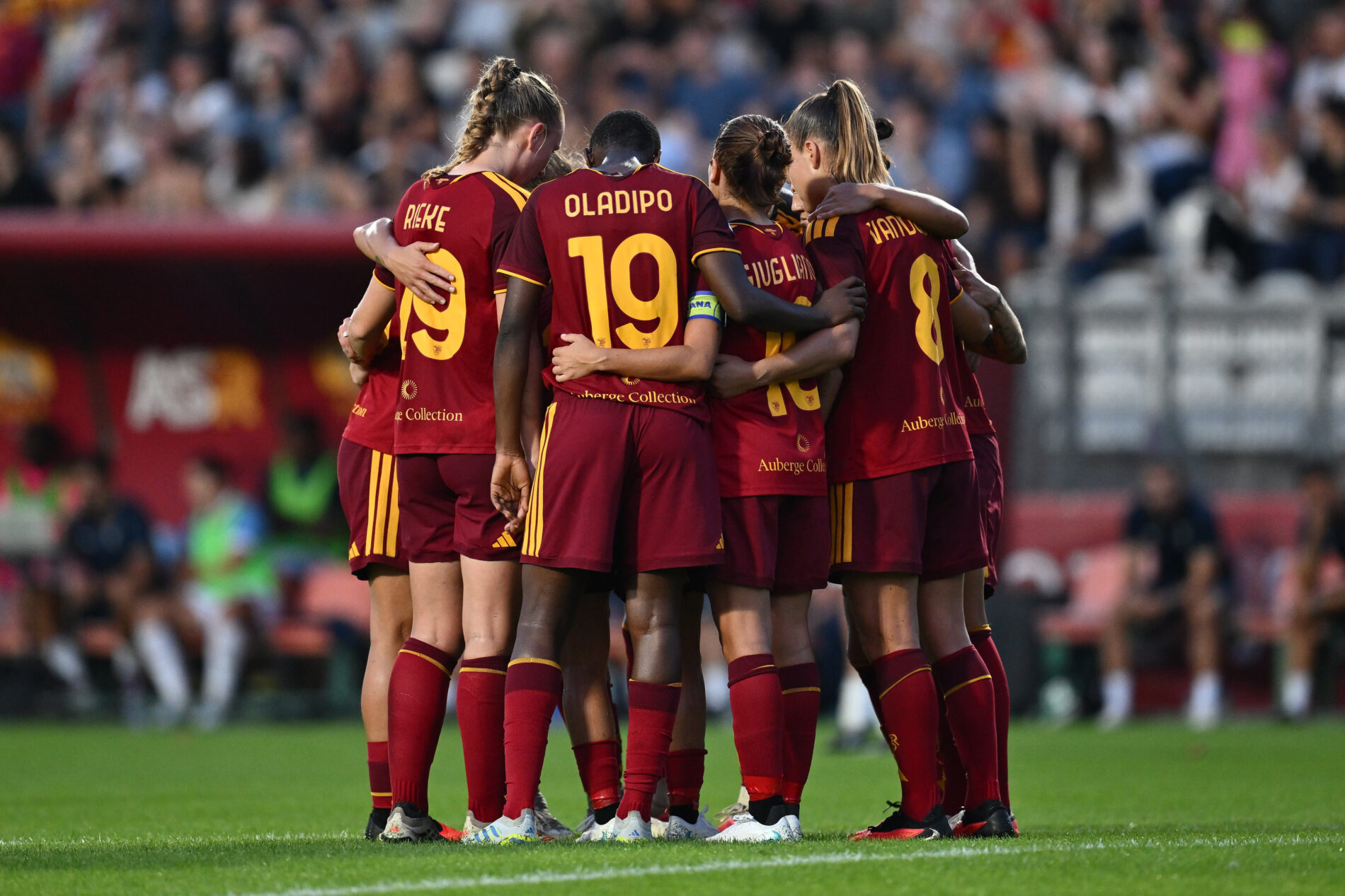 Roma, il derby è giallorosso: Lazio battuta 3-1 e primo posto a punteggio pieno