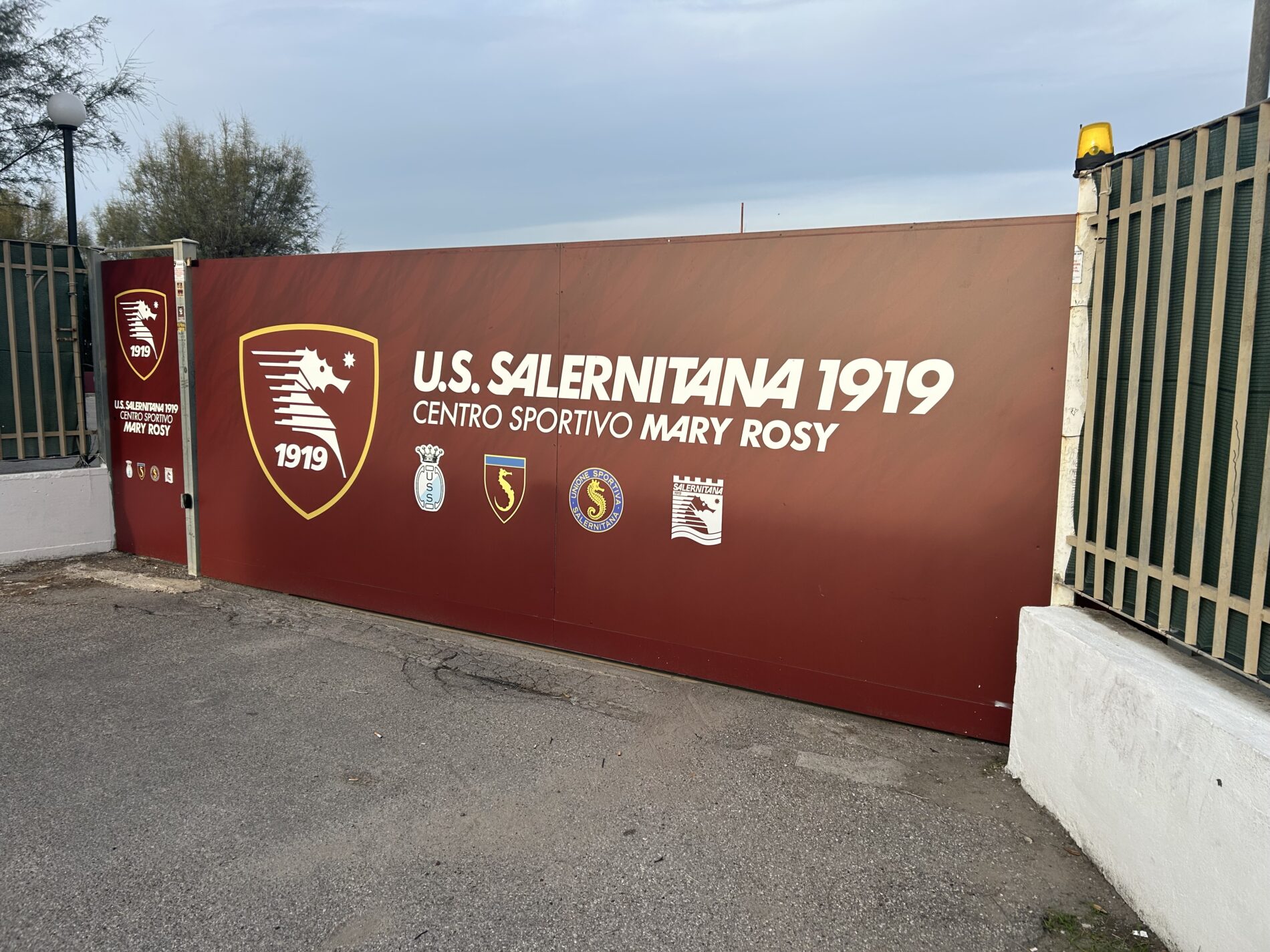 Salernitana, i tifosi incontrano Cosmi al Mary Rosy: tecnico “sfiduciato”