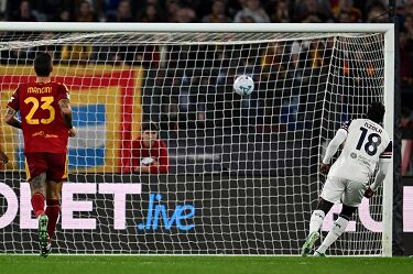 Un Cagliari molto coraggioso battuto dalla Roma solo nel finale: grande rammarico per i rossoblù